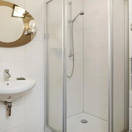 Modernes 5 Schlafzimmer Haus Mit T 別荘 フライブルク